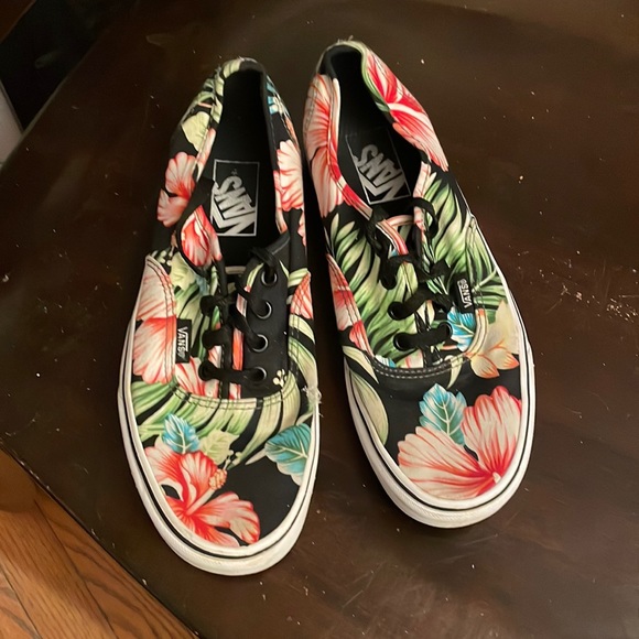 Vans Shoes - Vans flower print sneakers